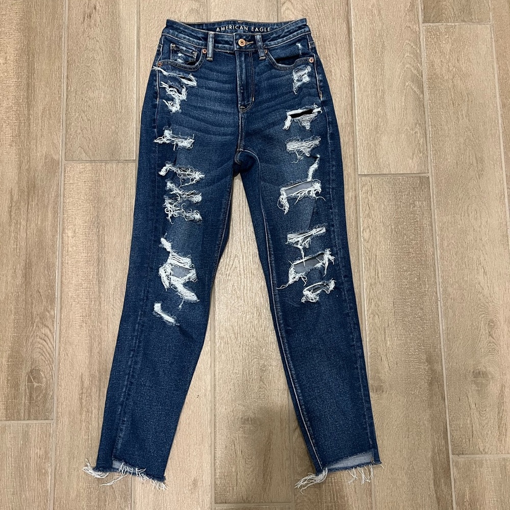 Women’s American Eagle Distressed Mom Jeans— Size 0 Regular